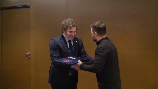 Zelensky agracia Javier Milei com a Ordem da Liberdade. O vídeo