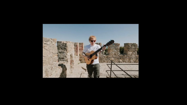 Ed Sheeran canta 'Castle on the Hill' no Castelo de São Jorge. Há vídeo