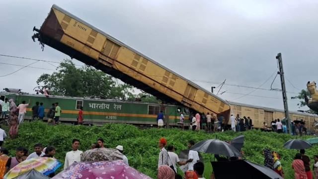 Índia. Cinco mortos em colisão entre comboio de passageiros e mercadorias