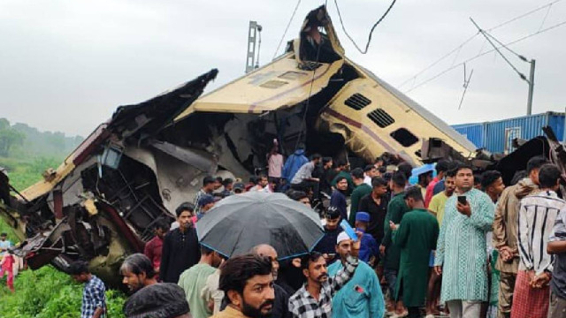 Índia. Cinco mortos em colisão entre comboio de passageiros e mercadorias