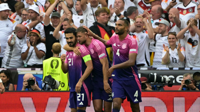Capitão dá o exemplo. Alemanha é a primeira equipa nos 'oitavos' do Euro