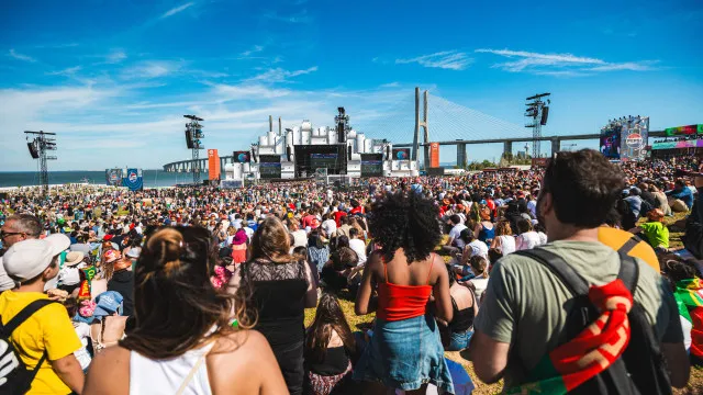 
                    Parque Tejo transforma-se na cidade do rock que este ano terá mais espaço
                