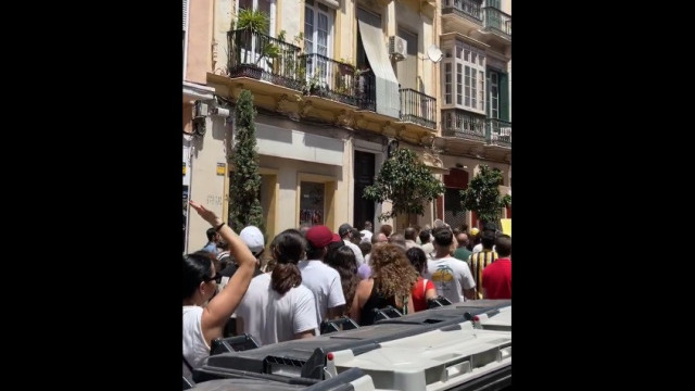 "É por elas que lutamos". Milhares saem à rua em Málaga contra o turismo
