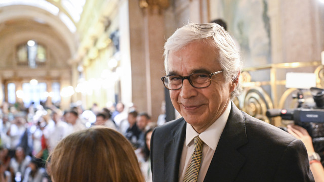 Aguiar-Branco anuncia Parlamento aberto ao público todos os sábados