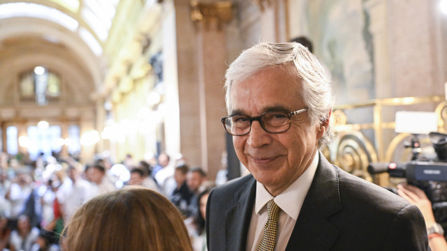 Aguiar-Branco anuncia Parlamento aberto ao público todos os sábados