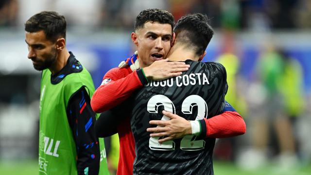 "Diogo Costa salva a 'vida' de Cristiano Ronaldo". O que se diz lá fora