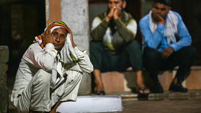 Número de mortos em reunião hindu na Índia sobe para pelo menos 116