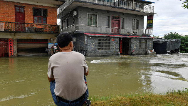 Mais de 240 mil retirados no leste da China devido a chuvas torrenciais