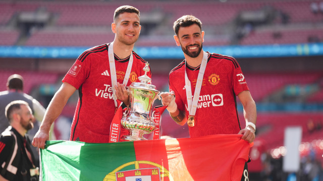 Manchester United não descarta vendas de Bruno Fernandes e Diogo Dalot