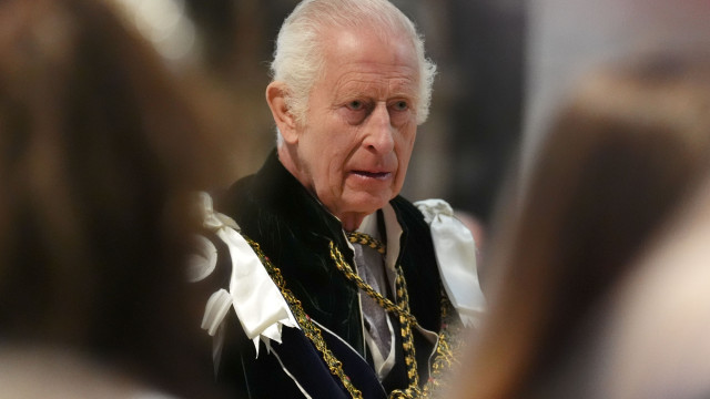 Rei Carlos III deixa mensagem: "Eu e a minha família ficamos tristes"