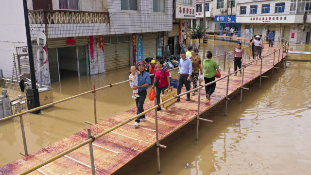 Mais de 1,5 milhões afetados por inundação no centro da China. As imagens