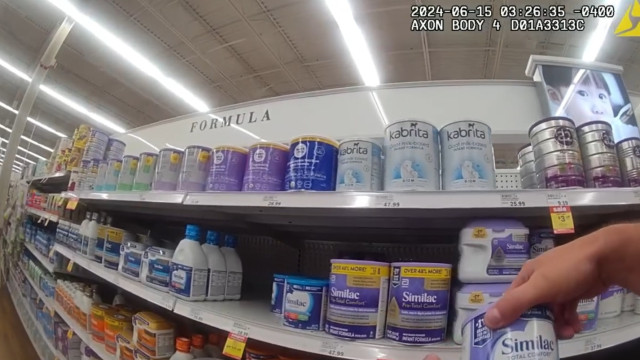 Polícia compra leite em pó para uma mãe em necessidade. Eis o vídeo