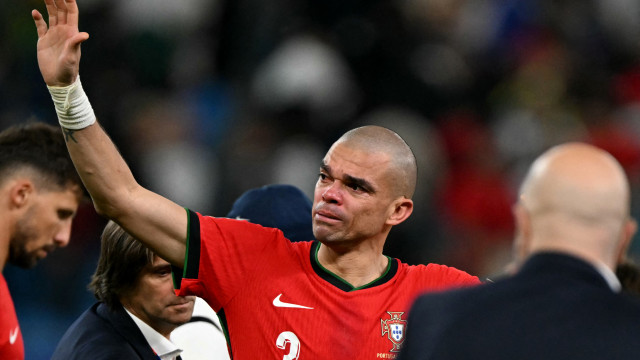 Pepe desaba em lágrimas após Portugal ser eliminado do Euro'2024