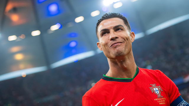 Cristiano Ronaldo em direto no YouTube para alcançar marca histórica