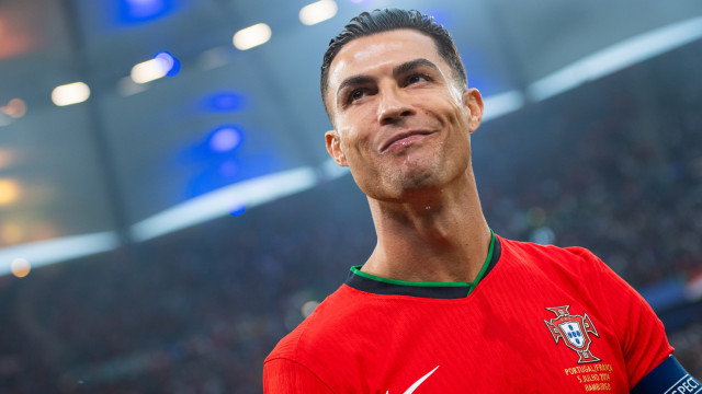 Cristiano Ronaldo em direto no YouTube para alcançar marca histórica