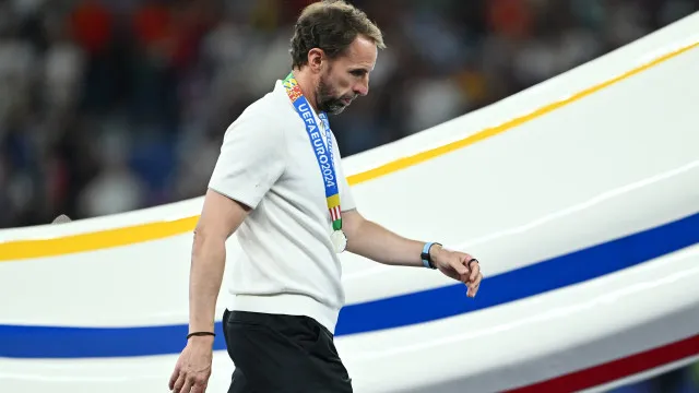 Gareth Southgate recorre ao LinkedIn e procura emprego... fora do futebol