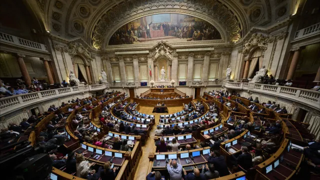 IL quer discutir lei laboral, mas Esquerda insiste nas críticas