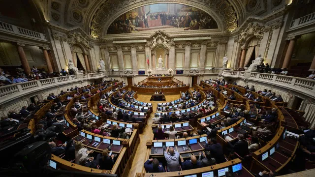 
                    Parlamento unânime: Transportes vão ser gratuitos para ex-combatentes
                