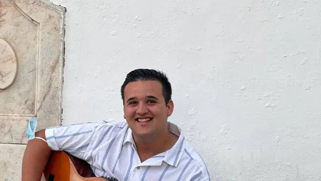 
                    Cantor Miguel Bravo condenado a pena suspensa por crimes sexuais
                