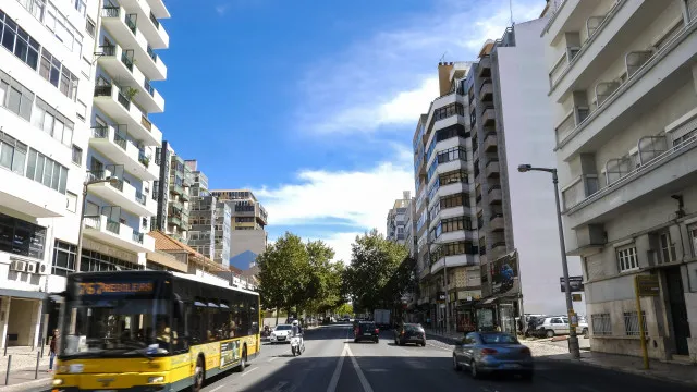 
                    Detido após escalar janela em Alvalade e levar 18.200 euros em artigos
                