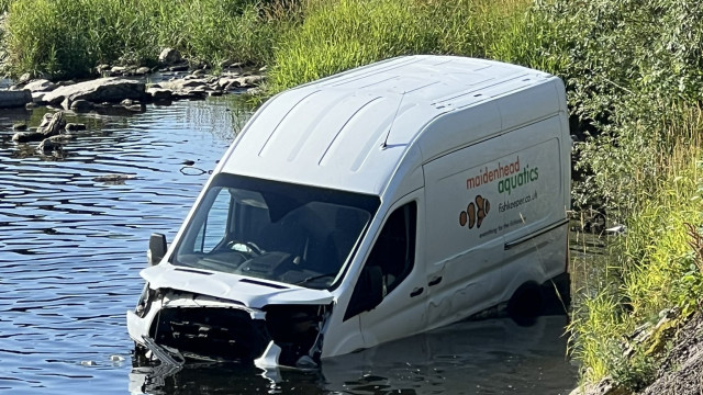 Roubam carrinha e veículo aparece no rio Taff (no dia seguinte)