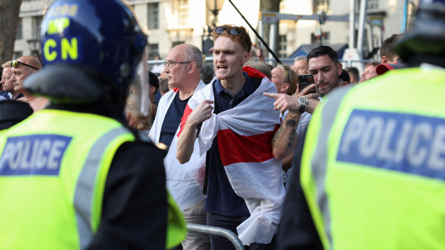 Protestos em Londres após ataque em Southport (e falsas informações)