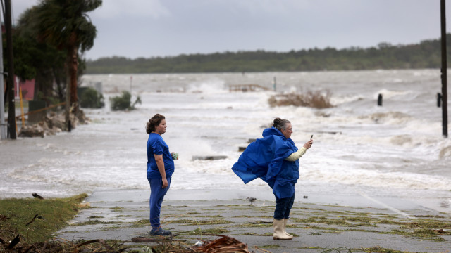 Furacão Debby já fez 4 mortos na Florida. As imagens do caos