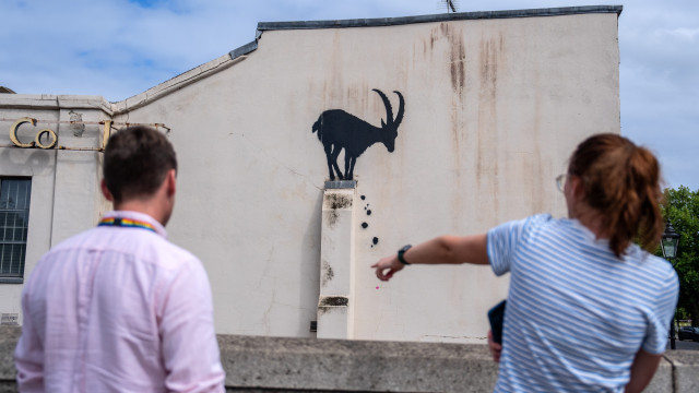 Banksy confirma autoria de nova obra de arte em edifício em Londres