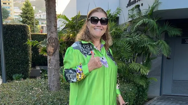 
                    Vídeo. Presidente do Sporting oferece camisola a Dolores Aveiro
                