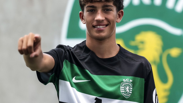 Oficial: Sporting recruta jovem lateral vindo do Estoril