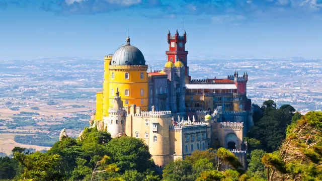 Quer ver o eclipse em Sintra? PalÃ¡cio da Pena vai abrir pÃ¡tio dos Arcos