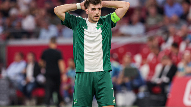 Sporting 'esbarra' na luta por Fotis Ioannidis... e Conrad Harder 'abana'