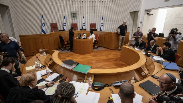 
                    Supremo de Israel intima líder de partido árabe a retirar candidatura
                