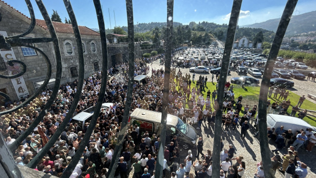 Tragédia no Douro. Centenas de pessoas na cerimónia fúnebre de militares