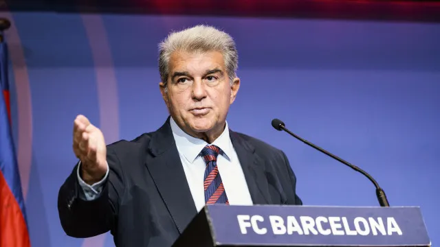 
                    Barcelona atira-se ao Real Madrid: 