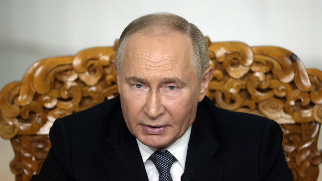 Putin assegura que quer solução por meios 
