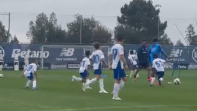 Crianças, 'magia' e (muitos) golos no treino do FC Porto