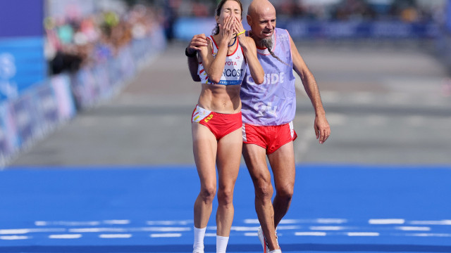 Espanhola ajuda guia a terminar a maratona paralímpica e fica sem medalha