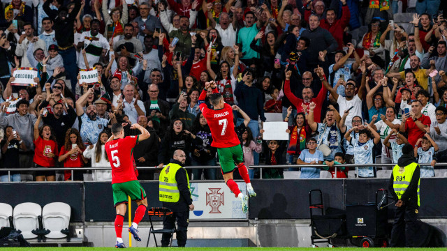 'Martínez, não gosto do banco'. Cristiano Ronaldo brilha e Portugal vence