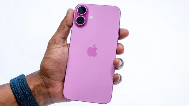 
                    O iPhone 16 é um dos modelos mais baratos da Apple. Será que vale a pena?
                