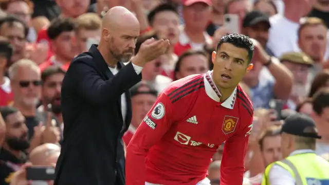 Piers Morgan recorda CR7 para 'arrasar' Ten Hag: "Comicamente inútil"