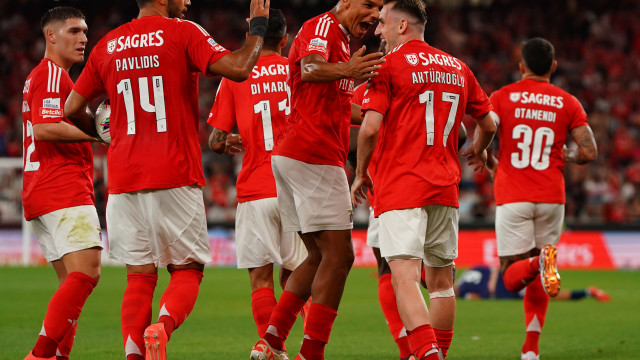 E tudo a 'reclicLage' mudou. Benfica goleia em noite de magia e estreias