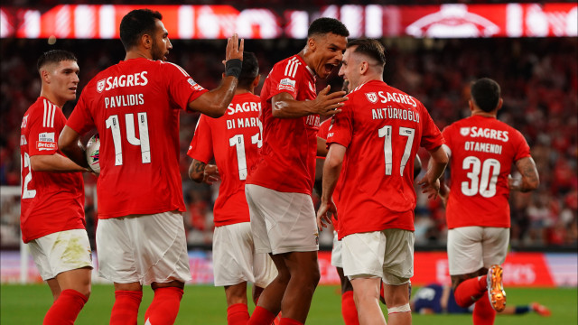 E tudo a 'reclicLage' mudou. Benfica goleia em noite de magia e estreias