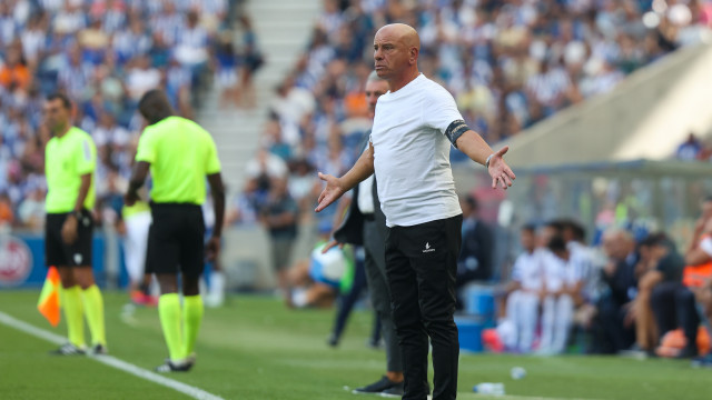 José Mota 'parte a louça' após derrota no Dragão: 