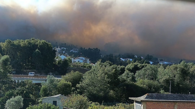 Quatro bombeiros feridos 