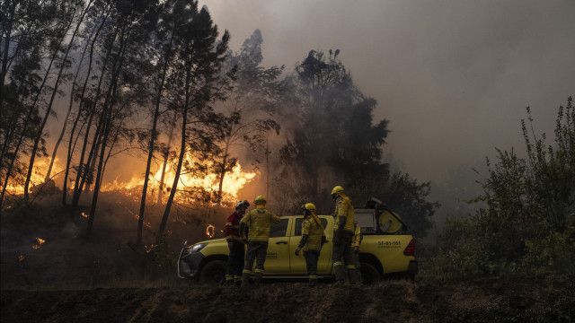 Evacuadas oito quintas em Oliveira do Hospital devido às chamas