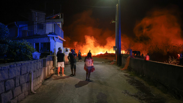 Pânico e caos 'marcam' a madrugada de incêndios a Norte. Eis as imagens