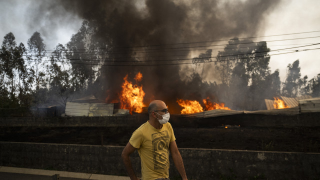 Norte, centro e Algarve em perigo máximo ou elevado de incêndio rural