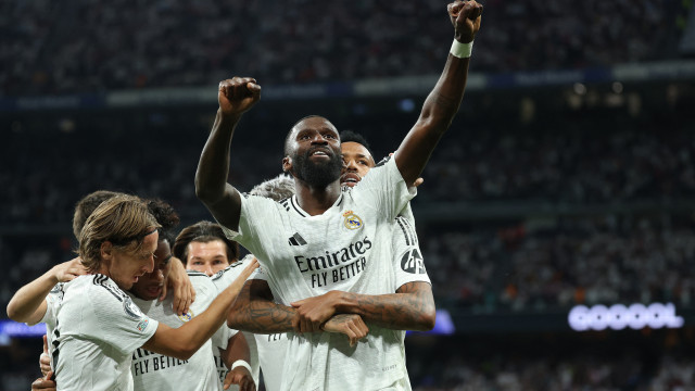 Aconteceu... Real Madrid. Golos na reta final impedem choque no Bernabéu