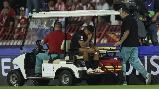 'Dor de cabeça' para Bruno Lage. Bah deixou assim o jogo do Benfica